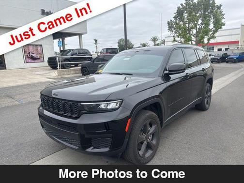Diamond Black Crystal Pearlcoat 2023 Jeep Grand Cherokee L Altitude