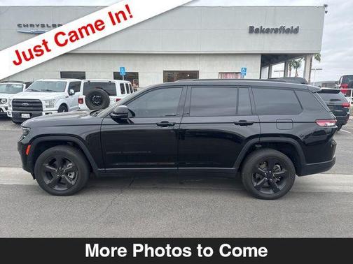 Diamond Black Crystal Pearlcoat 2023 Jeep Grand Cherokee L Altitude