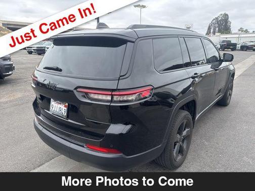 Diamond Black Crystal Pearlcoat 2023 Jeep Grand Cherokee L Altitude