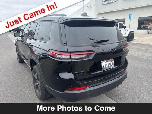 Diamond Black Crystal Pearlcoat 2023 Jeep Grand Cherokee L Altitude