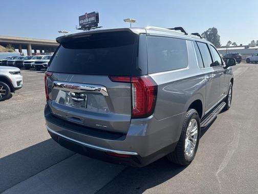 2022 GMC Yukon XL SLT