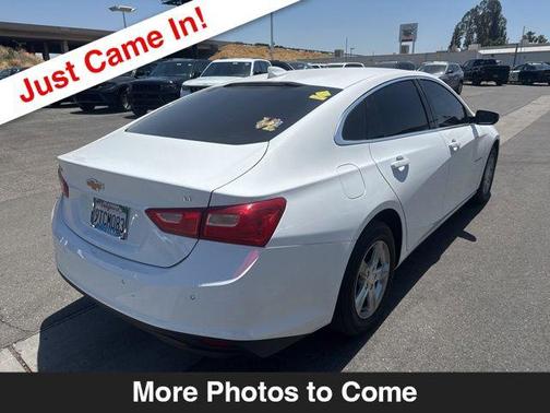Summit White 2024 Chevrolet Malibu FWD 1LT