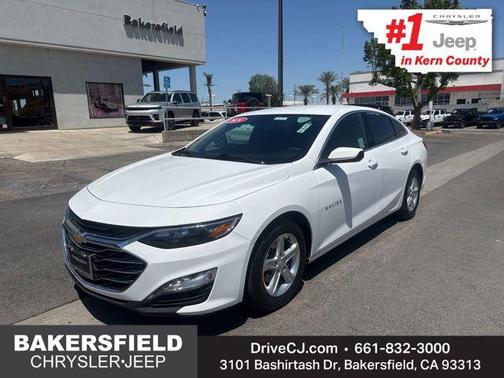 Summit White 2024 Chevrolet Malibu FWD 1LT