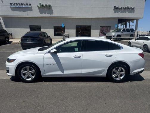 Summit White 2024 Chevrolet Malibu FWD 1LT