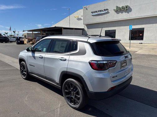 Silver Zynith Metallic Clear-Coat Exterior Paint 2026 Jeep Compass Latitude