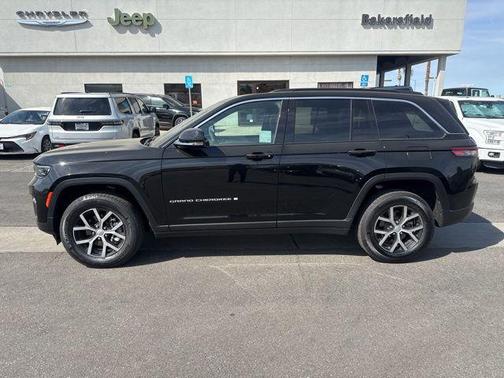 Diamond Black Crystal Pearlcoat 2024 Jeep Grand Cherokee Limited