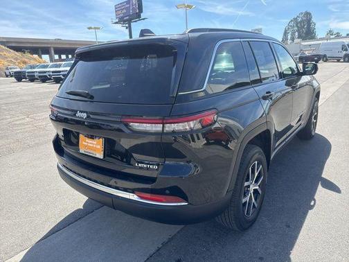 Diamond Black Crystal Pearlcoat 2024 Jeep Grand Cherokee Limited