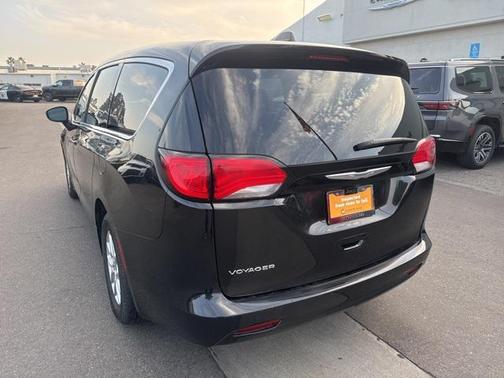 2023 Chrysler Voyager LX