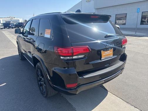 2022 Jeep Grand Cherokee Laredo