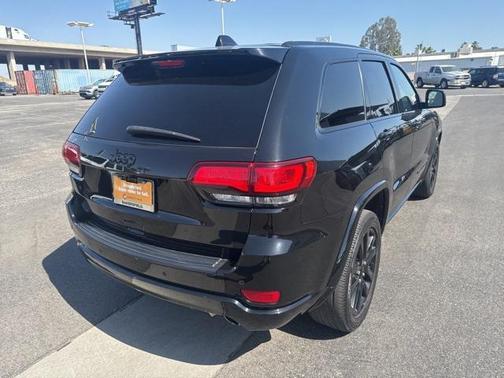 2022 Jeep Grand Cherokee Laredo