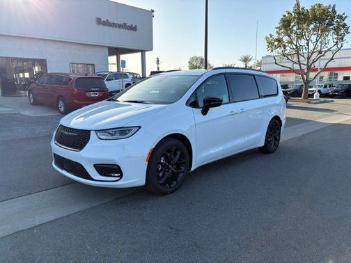 Bright White Clear-Coat Exterior Paint 2026 Chrysler Pacifica Limited