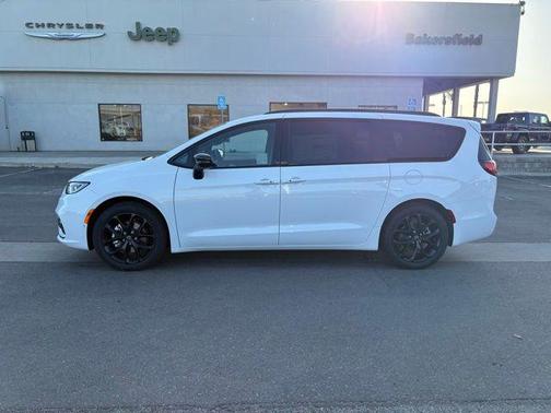 Bright White Clear-Coat Exterior Paint 2026 Chrysler Pacifica Limited