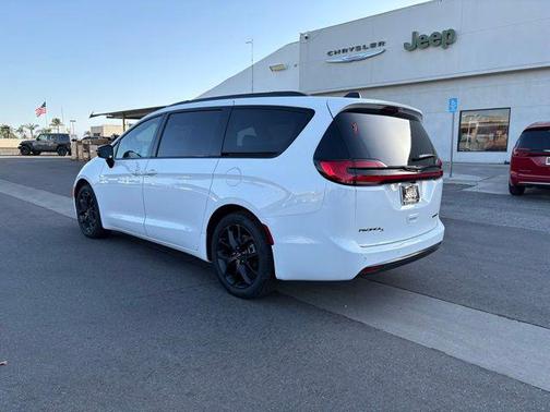 Bright White Clear-Coat Exterior Paint 2026 Chrysler Pacifica Limited
