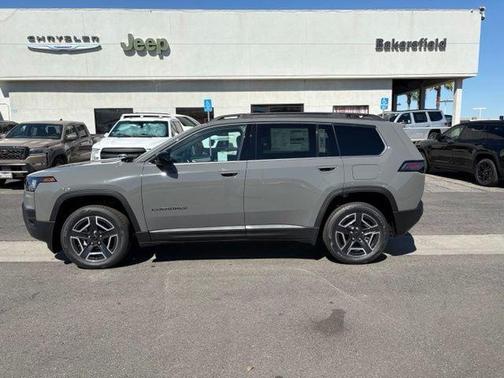 Sting-Gray Clear-Coat Exterior Paint 2026 Jeep Cherokee Laredo 4x4