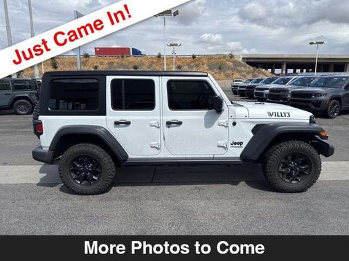Bright White Clearcoat 2022 Jeep Wrangler Unlimited Sport