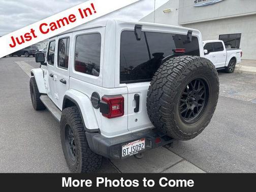 Bright White Clearcoat 2018 Jeep Wrangler Unlimited Sahara