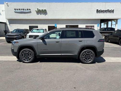 Sting-Gray Clear-Coat Exterior Paint 2026 Jeep Cherokee Laredo 4x4