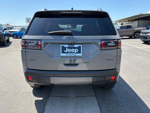 Sting-Gray Clear-Coat Exterior Paint 2026 Jeep Cherokee Laredo 4x4