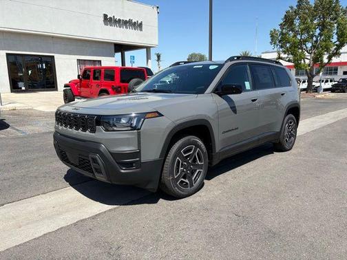 Sting-Gray Clear-Coat Exterior Paint 2026 Jeep Cherokee Laredo 4x4