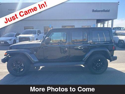 Black Clearcoat 2022 Jeep Wrangler Unlimited Sahara