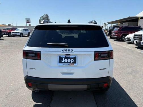 Bright White Clear-Coat Exterior Paint 2026 Jeep Cherokee Laredo 4x4