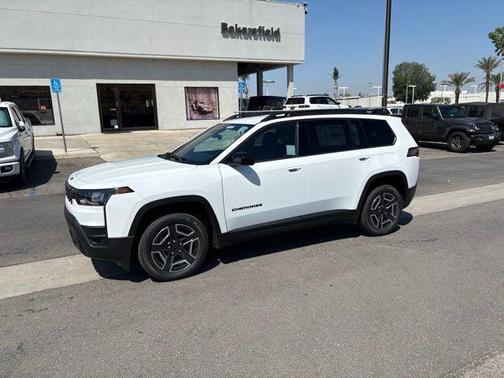 Bright White Clear-Coat Exterior Paint 2026 Jeep Cherokee Laredo 4x4