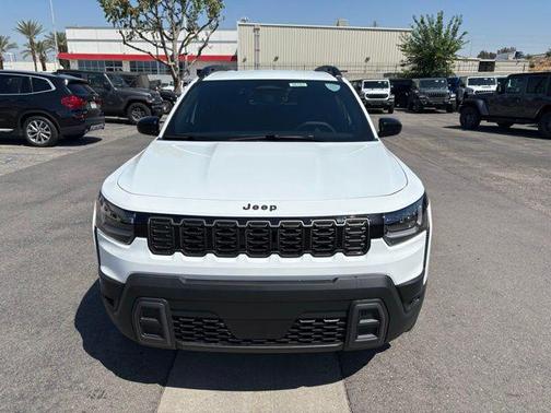 Bright White Clear-Coat Exterior Paint 2026 Jeep Cherokee Laredo 4x4