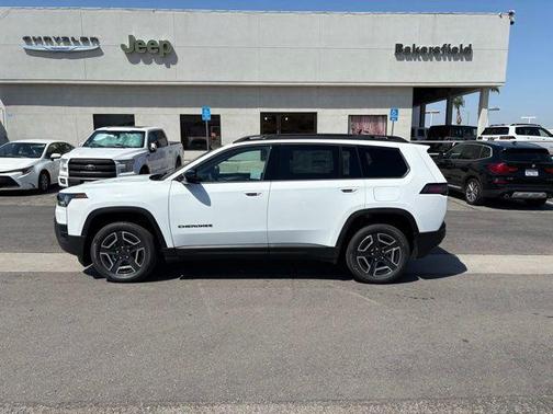 Bright White Clear-Coat Exterior Paint 2026 Jeep Cherokee Laredo 4x4