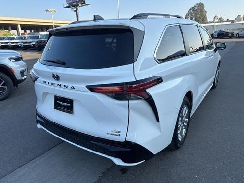 2022 Toyota Sienna XSE 7 Passenger