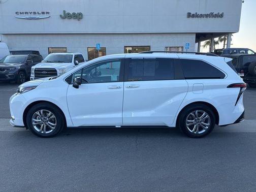 2022 Toyota Sienna XSE 7 Passenger