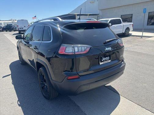 Diamond Black Crystal Pearlcoat 2019 Jeep Cherokee Latitude