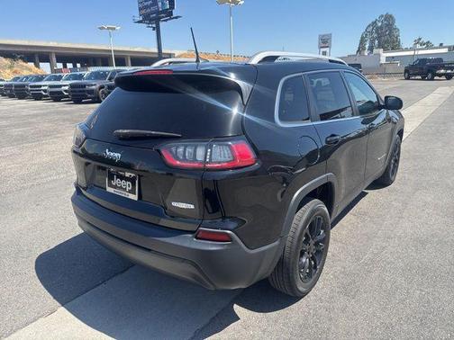 Diamond Black Crystal Pearlcoat 2019 Jeep Cherokee Latitude