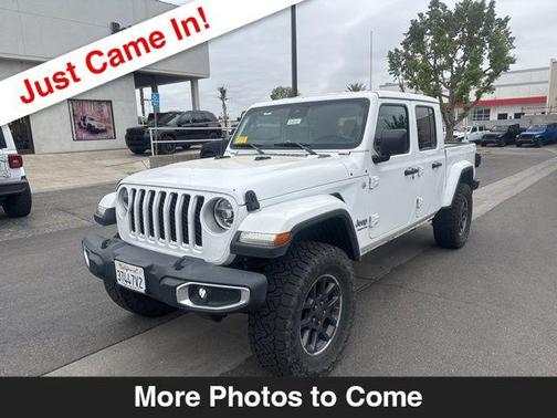 Bright White Clearcoat 2020 Jeep Gladiator Overland