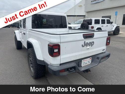 Bright White Clearcoat 2020 Jeep Gladiator Overland