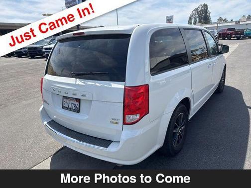 White Knuckle Clearcoat 2018 Dodge Grand Caravan GT