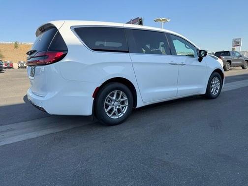 2026 Chrysler Pacifica L