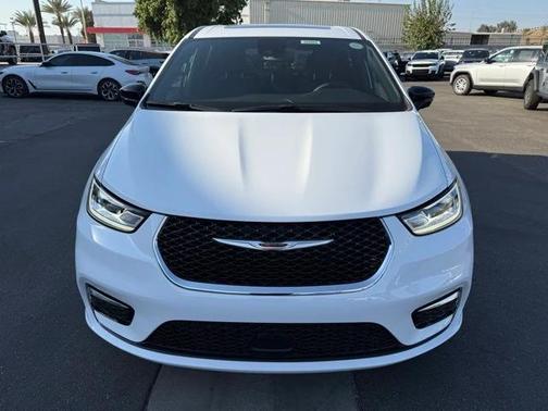 2026 Chrysler Pacifica L