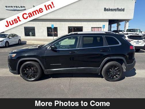 Diamond Black Crystal Pearlcoat 2019 Jeep Cherokee Latitude