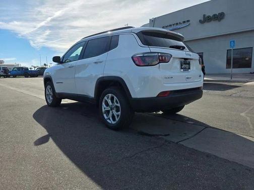 Bright White Clear-Coat Exterior Paint 2026 Jeep Compass Latitude