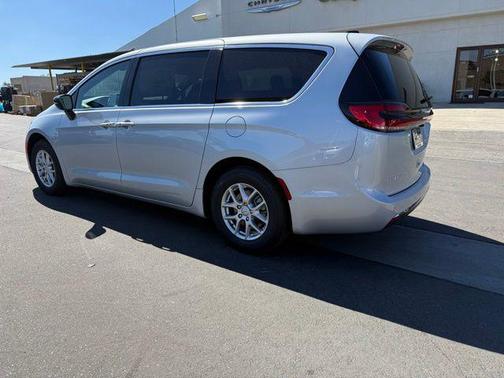 Silver Mist Clear-Coat Exterior Paint 2026 Chrysler Pacifica L