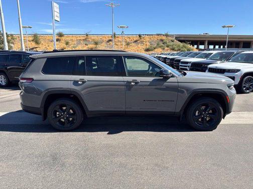 Sting-Gray Clear-Coat Paint 2027 Jeep Grand Cherokee Limited