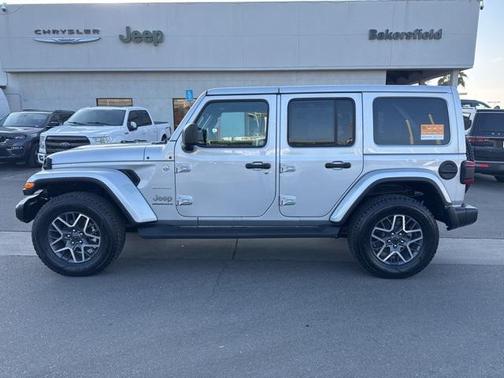 2024 Jeep Wrangler 4-Door Sahara 4x4