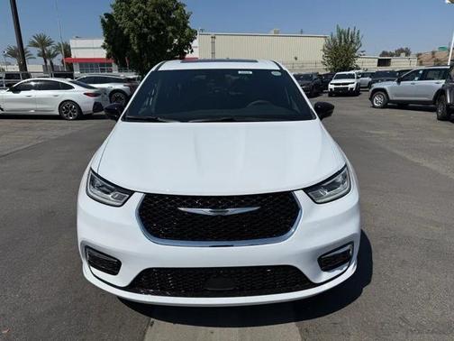 2026 Chrysler Pacifica L