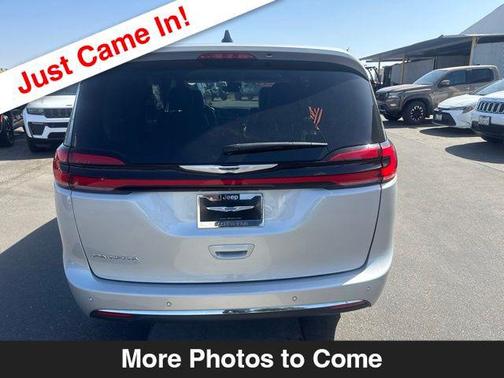Silver Mist Clearcoat 2024 Chrysler Pacifica Touring L