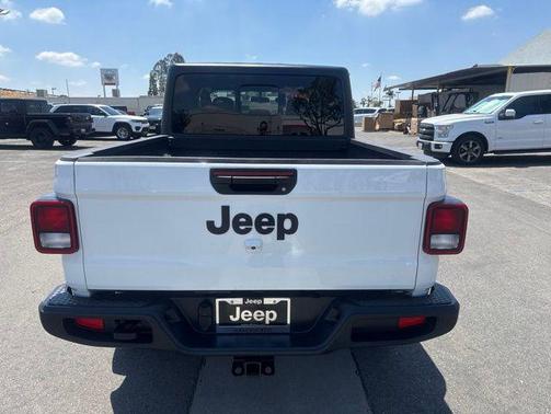 Bright White Clearcoat 2021 Jeep Gladiator Sport