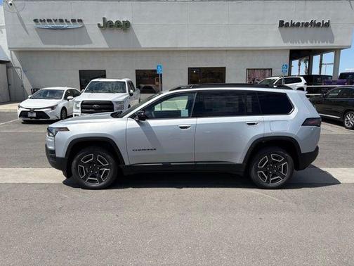 Silver Zynith Clear-Coat Exterior Paint 2026 Jeep Cherokee Laredo 4x4