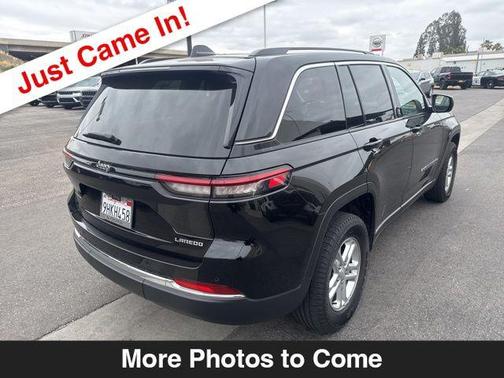 Diamond Black Crystal Pearlcoat 2023 Jeep Grand Cherokee Laredo