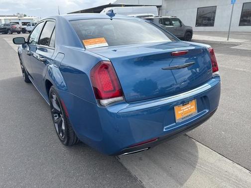 2021 Chrysler 300 Touring
