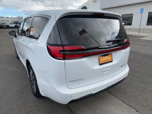 2023 Chrysler Pacifica Hybrid Limited