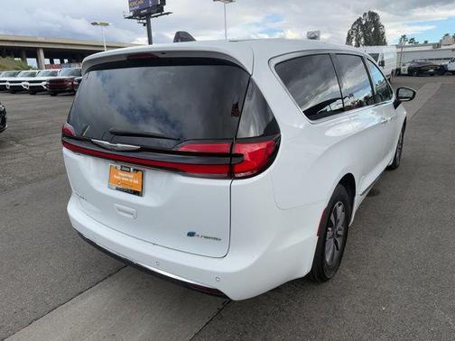2023 Chrysler Pacifica Hybrid Limited